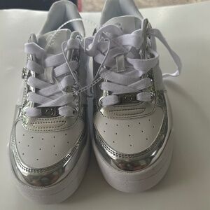 GBG Los Angeles white/silver sneakers